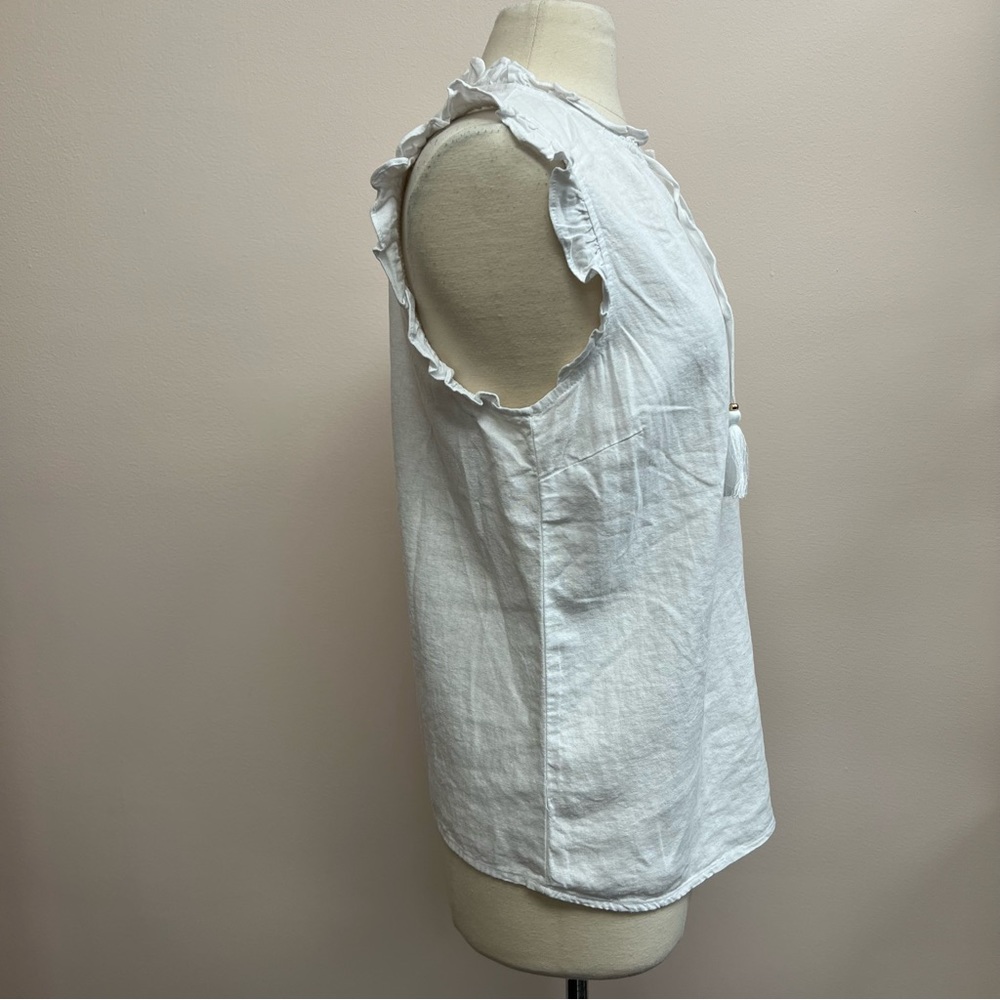 Ellen Tracy Sleeveless Blouse in White - Picture 2 of 6